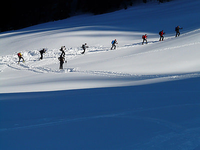 Backcountry skiiing, ziemas pārgājiens, pārgājiens, ziemas, auksti, palaist, pieaugums