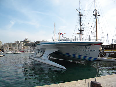 planeet zonne-, Marseille, zonne-energie, nautische vaartuig, haven, jacht, water
