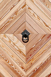 porta in legno, anello di chiamata in attesa, forma geometrica