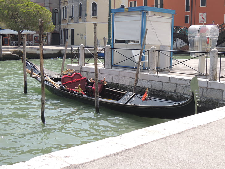 Venecija, gondolom, gondole, vode, most Rialto, Italija