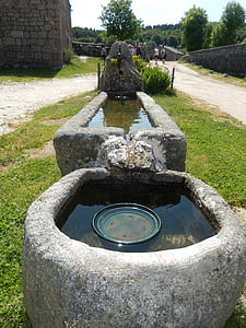 bassinet, vand, springvand, kirkegård, sten materiale, historie, gravsten
