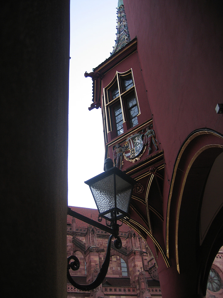Freiburg, kiugró ablakfülke, ablak, óváros, építészet, Lakások, épület