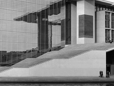 Berlín, escaleras, reflexión, blanco y negro, arquitectura, escena urbana