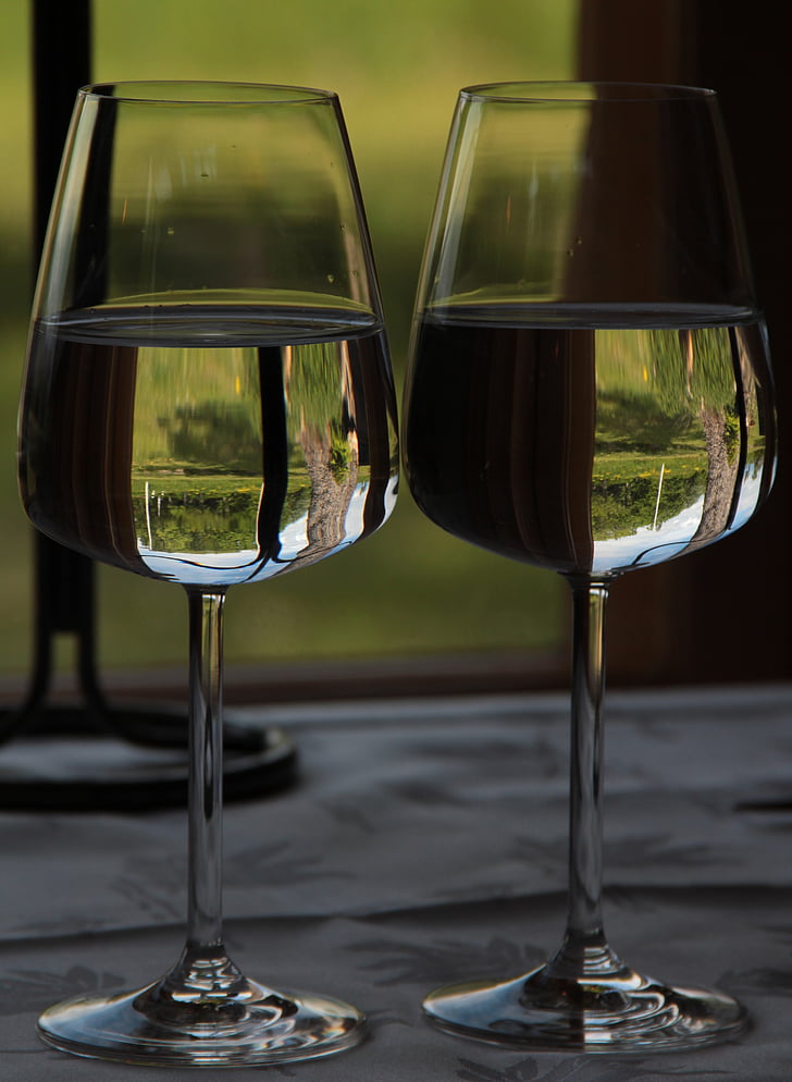 water, wine glasses, drink, dinner, restaurant, table, table settings