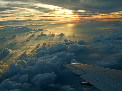 Uçuş, günbatımı, Bulutların üstünde, gökyüzü, Selva deniz, Müstakil