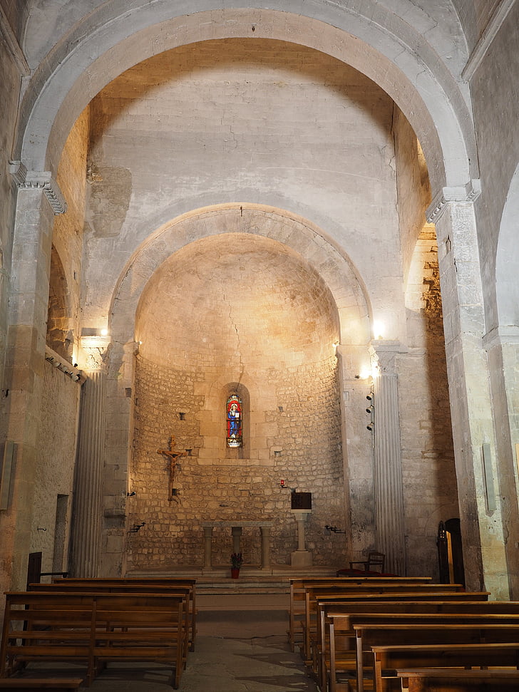 Fontaine-de-vaucluse, kostel, Notre-Dame-de-Fontaine-de-Vaucluse, Vesnický kostel, interiér, kopule, víra