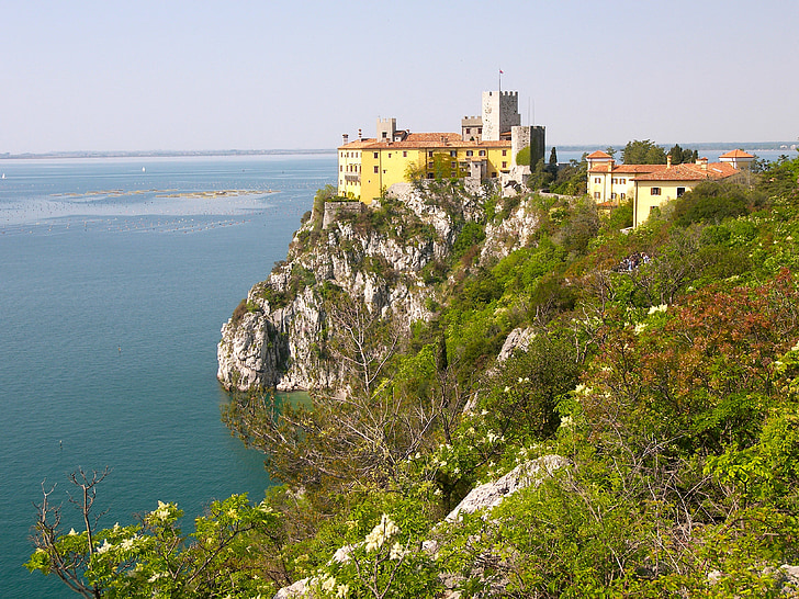 Itálie, Duino, rilkeweg, hrad
