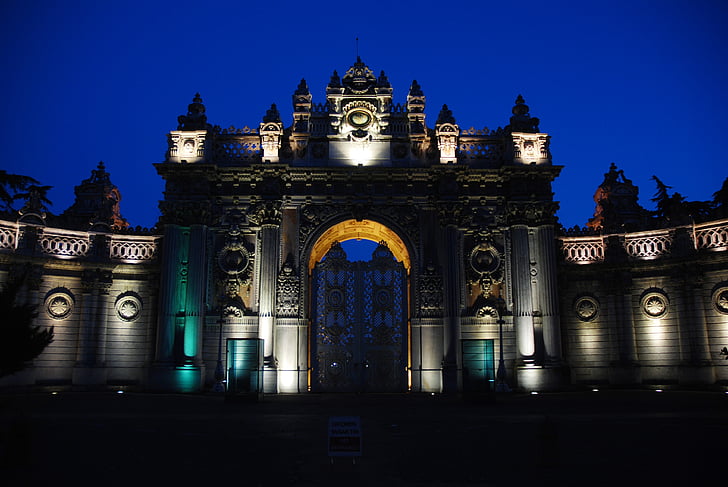 Palácio Dolmabahçe, porta, à noite, arquitetura, lugar famoso