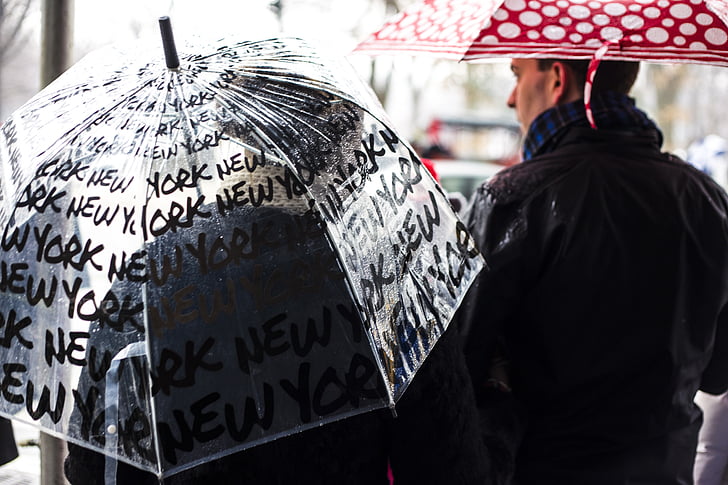 persone, ombrelloni, in piedi, in attesa, ombrello, pioggia, persona