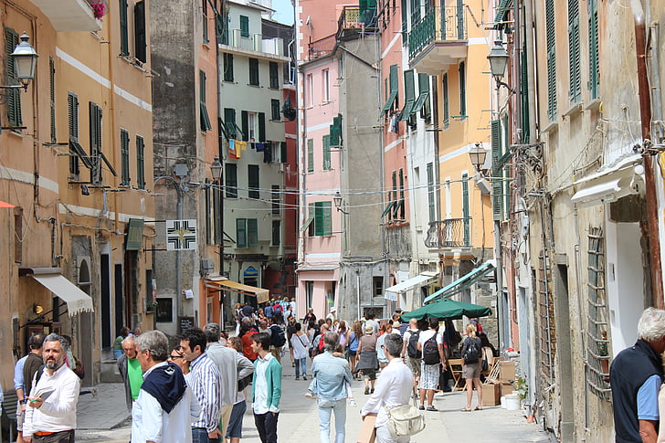 İtalya, Liguria, Cinque terre, Vernazza, evleri, Renkler, insanlar