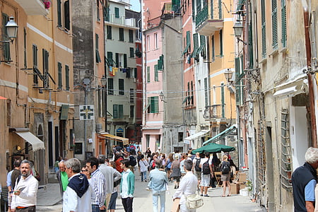 Włochy, Liguria, Cinque terre, Vernazza, Domy, kolory, ludzie