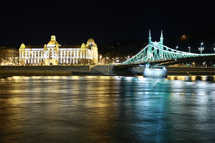 Ουγγαρία, Βουδαπέστη, γέφυρα Dom