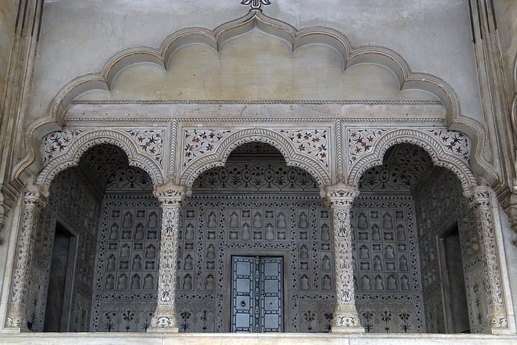 marmorinen katos, jharokha, keisarin puhujalava, Diwan-i-am, Hall yleisö, Agran linnoitus, Unescon maailmanperintöluetteloon