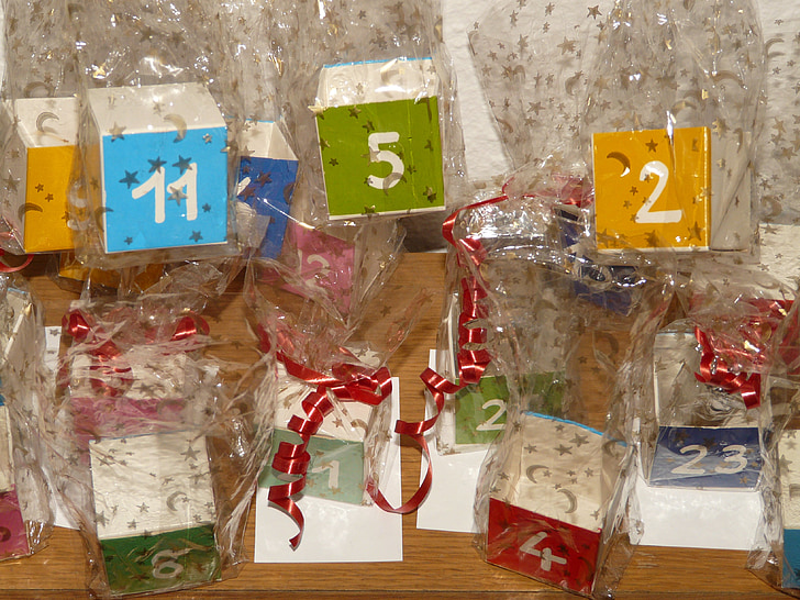 Cube, nombre, calendrier de l’Avent, Advent, temps de Noël, cadeau, emballage