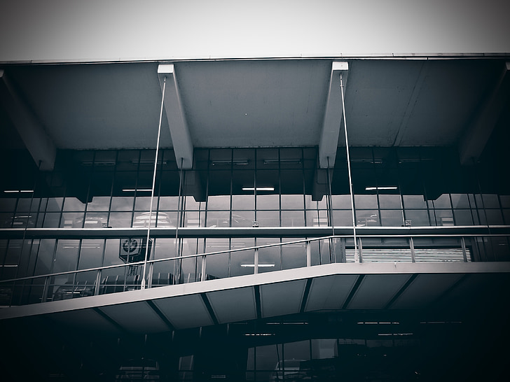 arkkitehtuuri, ajotieltä, monen pysäköintitalo, ramppi, lasi, mustavalkoinen, Düsseldorf