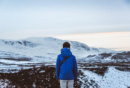 φωτογραφία, πρόσωπο, στέκεται, χιόνι, λόφου, πίσω όψη, ένα άτομο