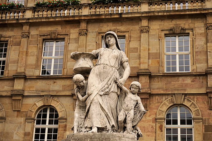 Fontaine de Henschel, Kassel, Hôtel de ville, bâtiment, enfant, femme, fille