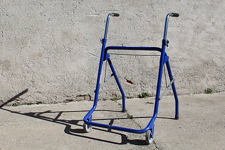 nakupovanje za invalide, invalidnosti, prizadetost, onemogočen, podpora, pomoč, nakupovalni voziček