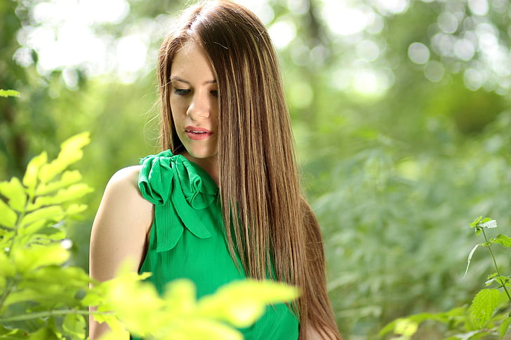 Dziewczyna, zielony, lasu, długie włosy, piękno, Natura, uwodzicielski