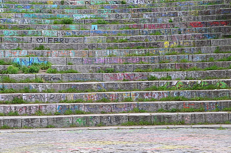 escales, a poc a poc, tipus de lletra, graffiti, colors, guix, art urbà