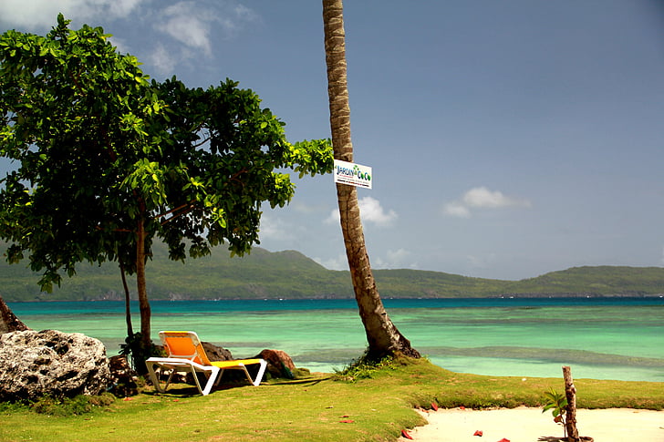 Dominikos Respublika, jūra, paplūdimys, žolės, denio kėdės, turkio sp., Karibai