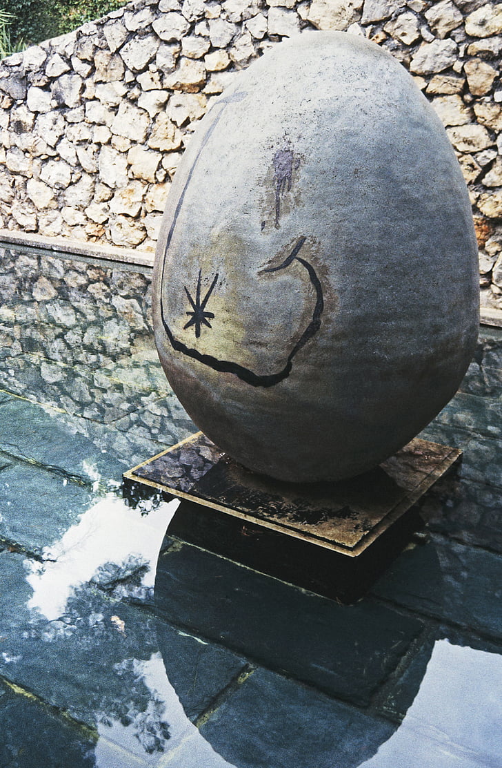 Джоан Міро, іспанський художник, графічний дизайн, скульптор, кераміст, яйце, зірка