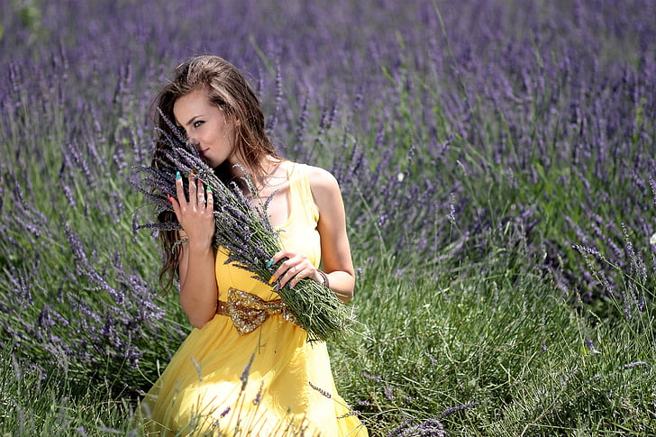 Tüdruk, Lavendel, lilled, MOV, Ilu, loodus, naised