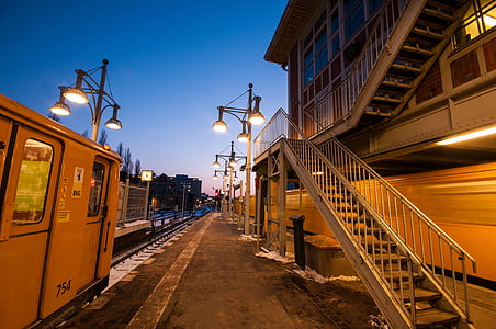 Berlino, treno invernale, sera, treno, città, Germania, architettura