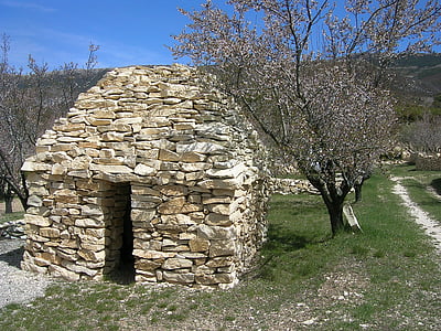 France, Provence, Berger, pierres de l’abri, cabine
