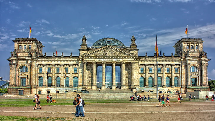Architektura, Berlin, budynek, kolumna, flagi, Niemcy, ludzie