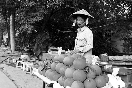 Vietnam, kvinner, svart-hvitt, selger, byen