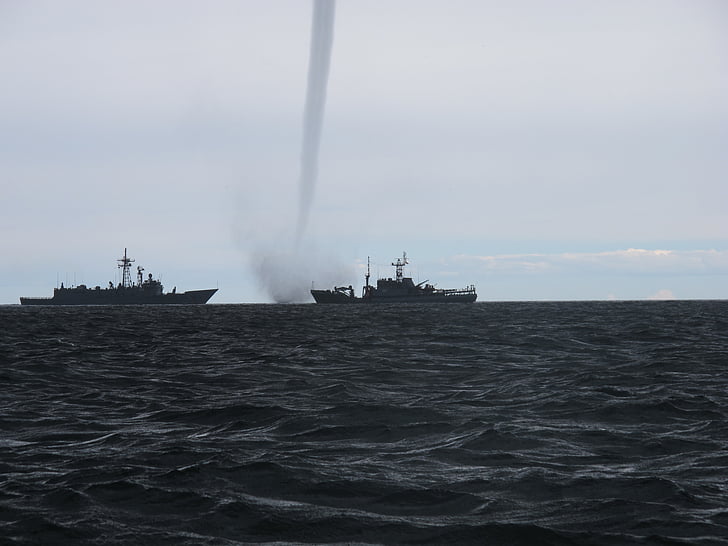 ανεμοστρόβιλος, Βαλτική θάλασσα, Πολεμικό πλοίο, καταιγίδα, σύννεφα, φύση, τοπίο
