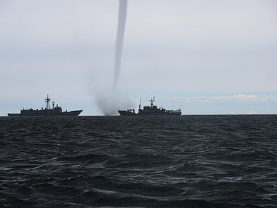 wervelwind, de Baltische Zee, oorlogsschip, Storm, wolken, natuur, landschap