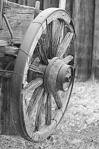 wagon wheel, stary, czarny biały, drewno