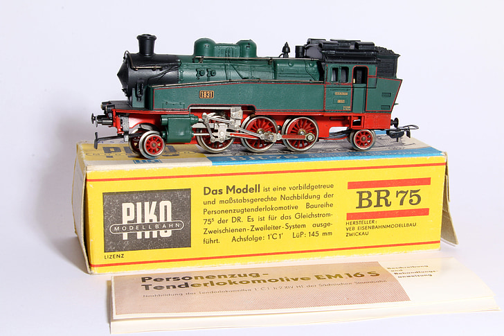 modelo, maqueta, El loco, locomotiva a vapor, PIKO, DDR