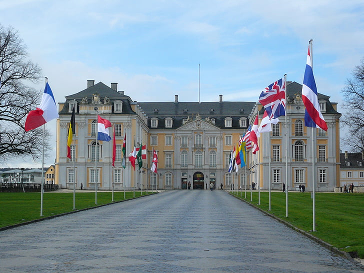 Châteaux d’augustusburg fermé, Château, Brühl, vieux, drapeaux, rococo, bâtiment