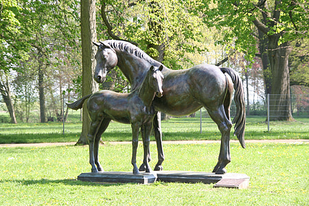 Zdjęcie, Pomnik, konie, Koń achał-tekiński, poeta, Poezja, Stud