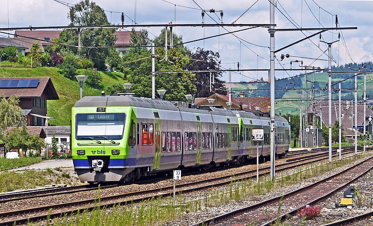 Emmental, wagonów, Pociąg regionalny, BLS, Kanton Berno, Stacja kolejowa, platformy