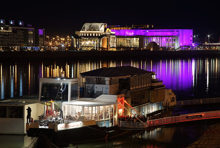 Danube, Budapest, Istana Seni, Teater Nasional, Di malam hari, gambar malam, refleksi