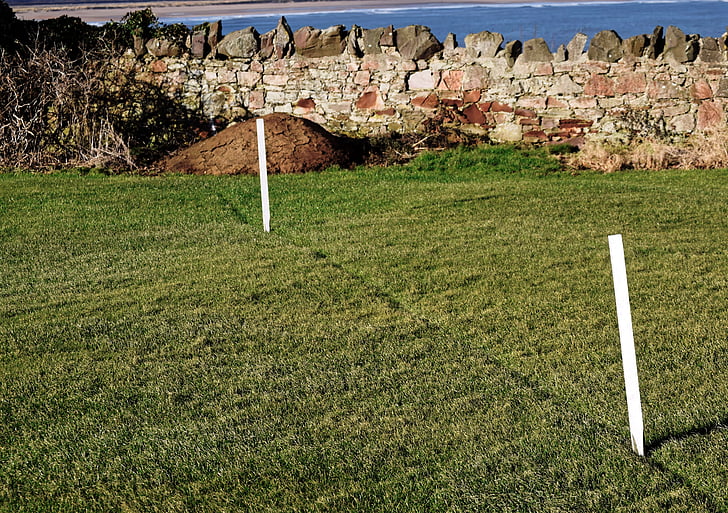 golf, golf course, stakes, out of bounds, markers, wall, grass