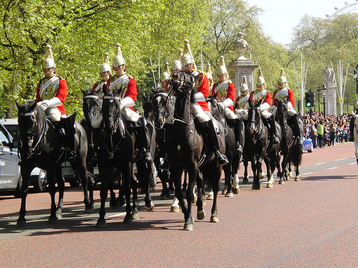 Horseguards, London, vaktavlösningen, hästar, Storbritannien, Buckingham palace, England