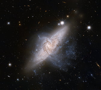 toz, gökada, Hubble görünümü, NGC 3314, üst üste binen galaksiler, Uzay, Uzay Teleskobu