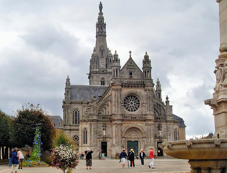 Bretagne-i, vallás, Ste-anne d'auray, Auray, templom, zarándoklat