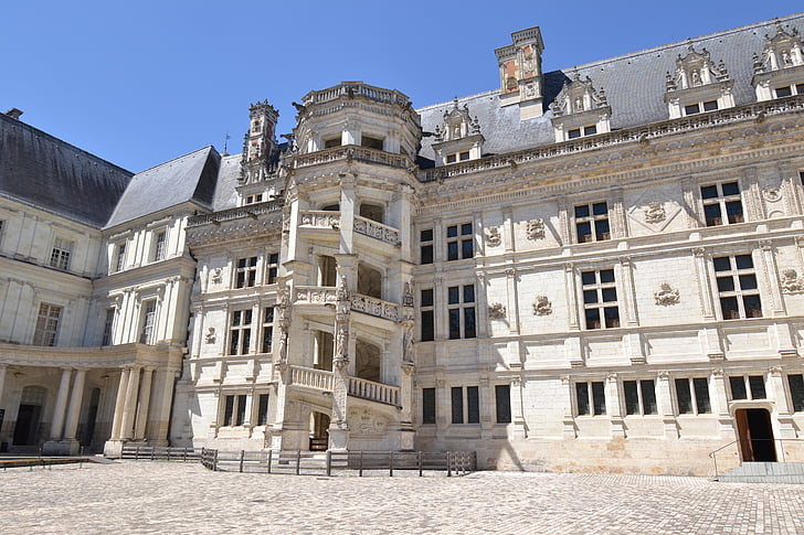 Blois, Château de blois, Château de françois první, renesance, Francie, točité schodiště, pilastry