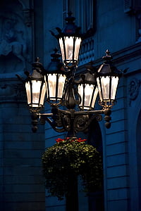 Laterna, lukturis, ielu apgaismojums, Barcelona, gaisma, ziedu rotājumi, zila