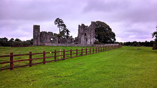 Írsko, Abbey, kláštor, zatiahnutej oblohe