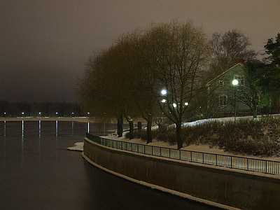 Finsko, noční, večer, obloha, mraky, stromy, řeka