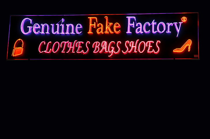 äkta, Fake, Factory, Shop, kläder, väskor, skor