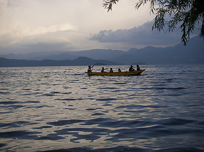 água, Lago Lugu, nave