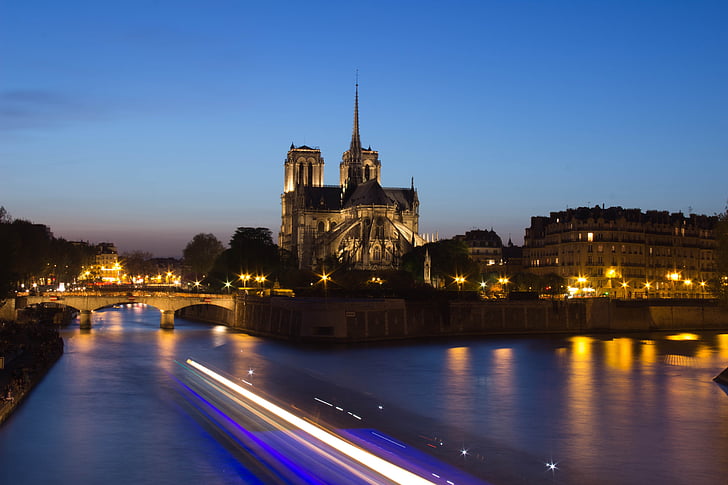 Pariis, suvel, Our lady, jõgi, öö, pika säriajaga